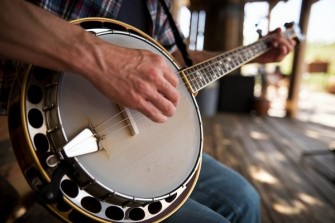 a-photo-of-a-banjo-being-played-in-a-blu ejNk8kzNSjWcmP-TE1JvpA seAfBEntRF6LVcuc9nWbuA