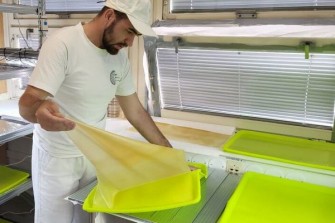 vyroba-bio-folie-v-laboratori-1-1024x473