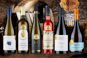 vítězové kat salon pozadi IG