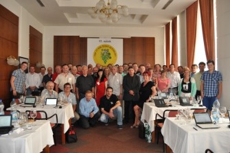 Společné foto degustátorů v přestávce hodnocení TOP 77 nejlepších vín ČR 600x400